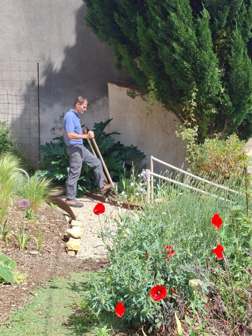 Jardin devant maison après mise en valeur par Le Potagiste